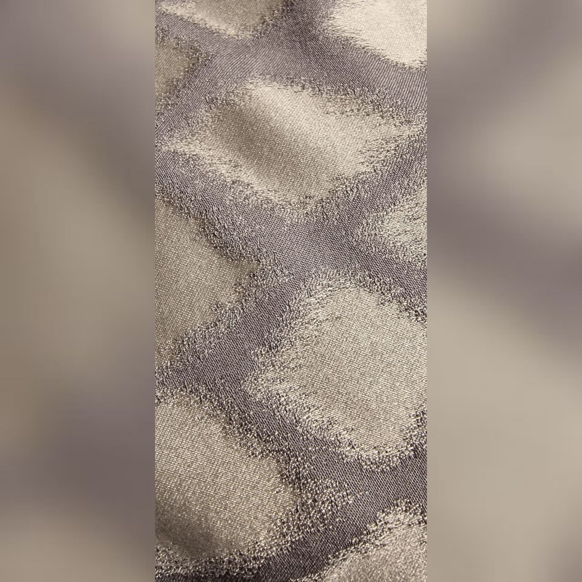 Takeshi Oberteil "Featherlight" Unikat, Detailaufnahme der Verarbeitung