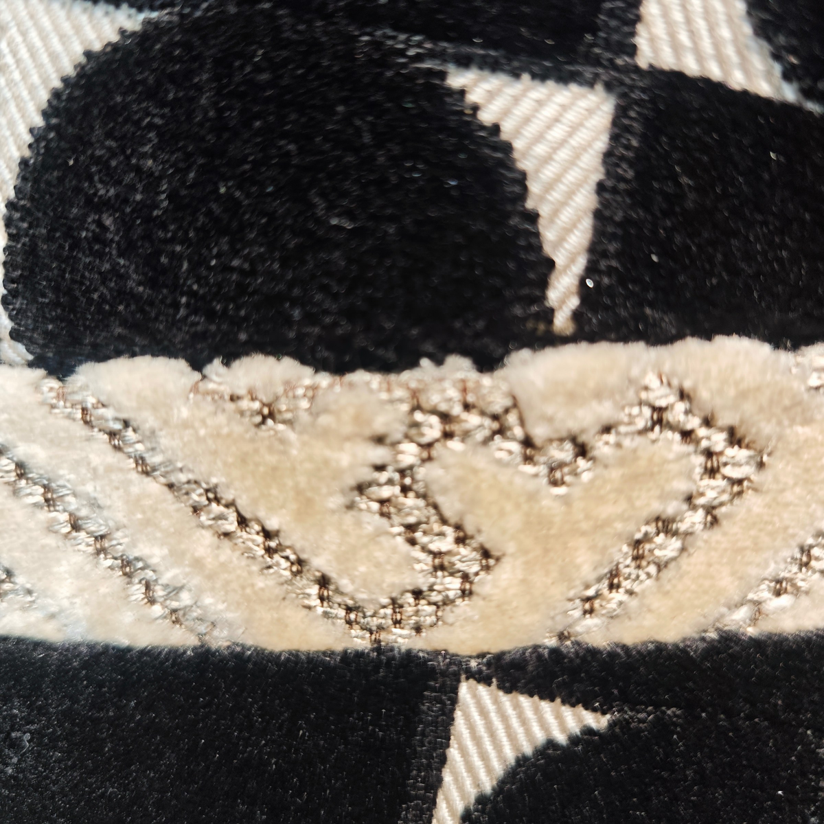Jacke "Tereñes" Unikat, schwarz, beige, grau, off white, Detailaufnahme der Verarbeitung