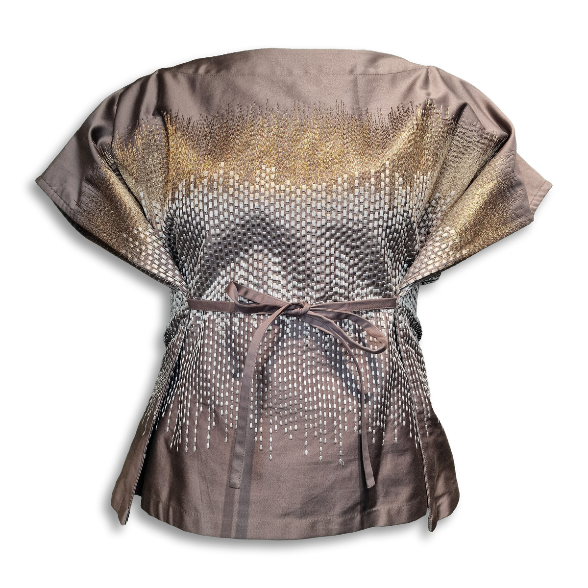 Takeshi Oberteil Kometta in Taupe mit gold-silberner Stickerei, Wickelteil mit Bindeband, vorne und hinten.