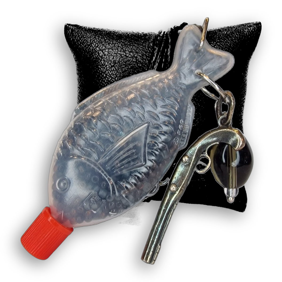 Fischkette pistol: Fisch-Flaeschchen mit Rocailles, silberfarbenem Pistolen-Charm und rauchgrauer Glasperle.