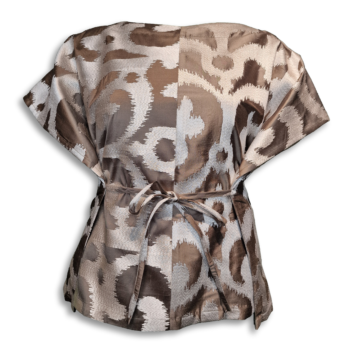 Takeshi Oberteil Tiras mit Ikat-Muster in Taupe und Silbergrau, gebundenem Taillenband, vorne und seitlich.