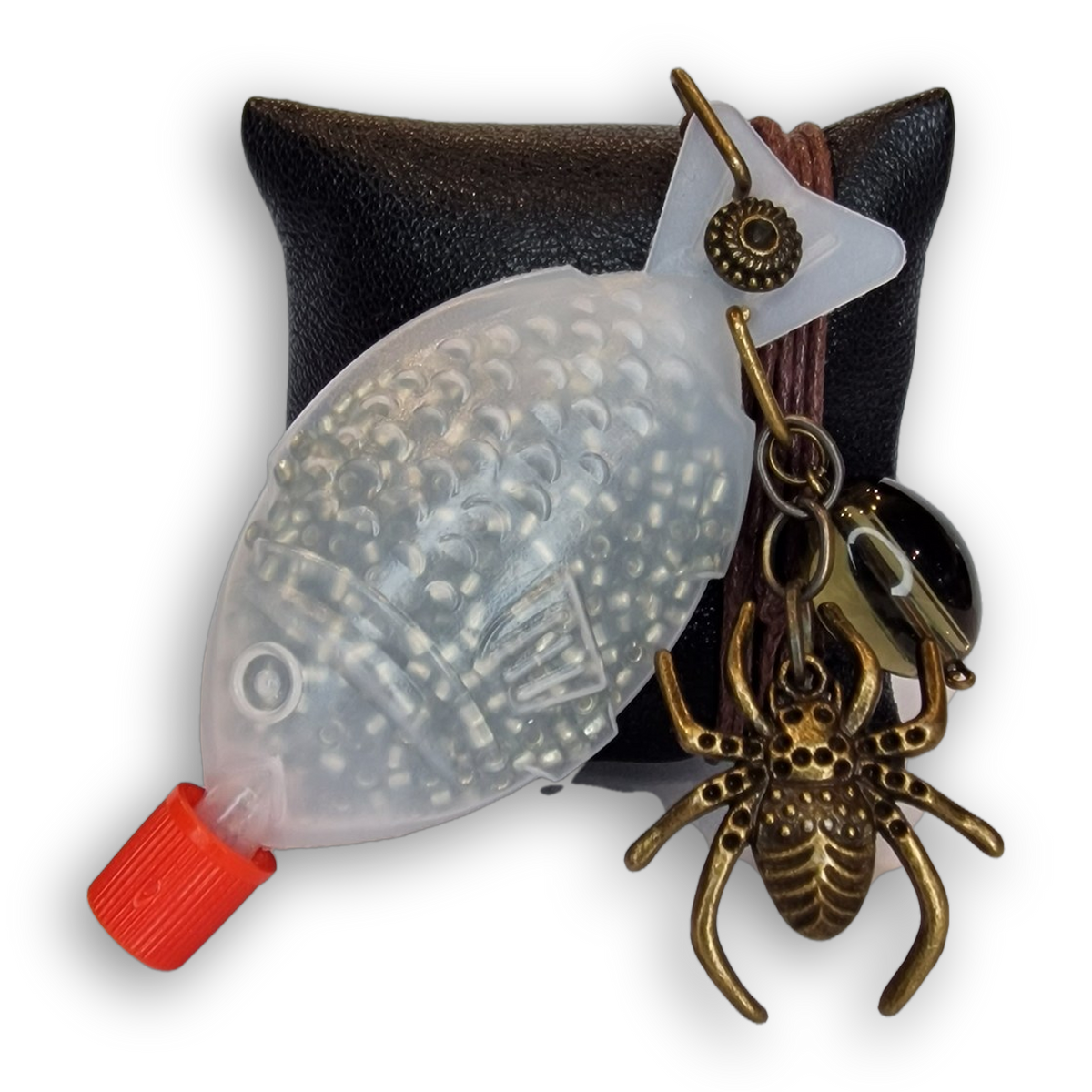 Fischkette arachne: Fisch-Flaeschchen mit Rocailles, bronzefarbener Spinne, dunkler Glasperle und runder Zierscheibe.