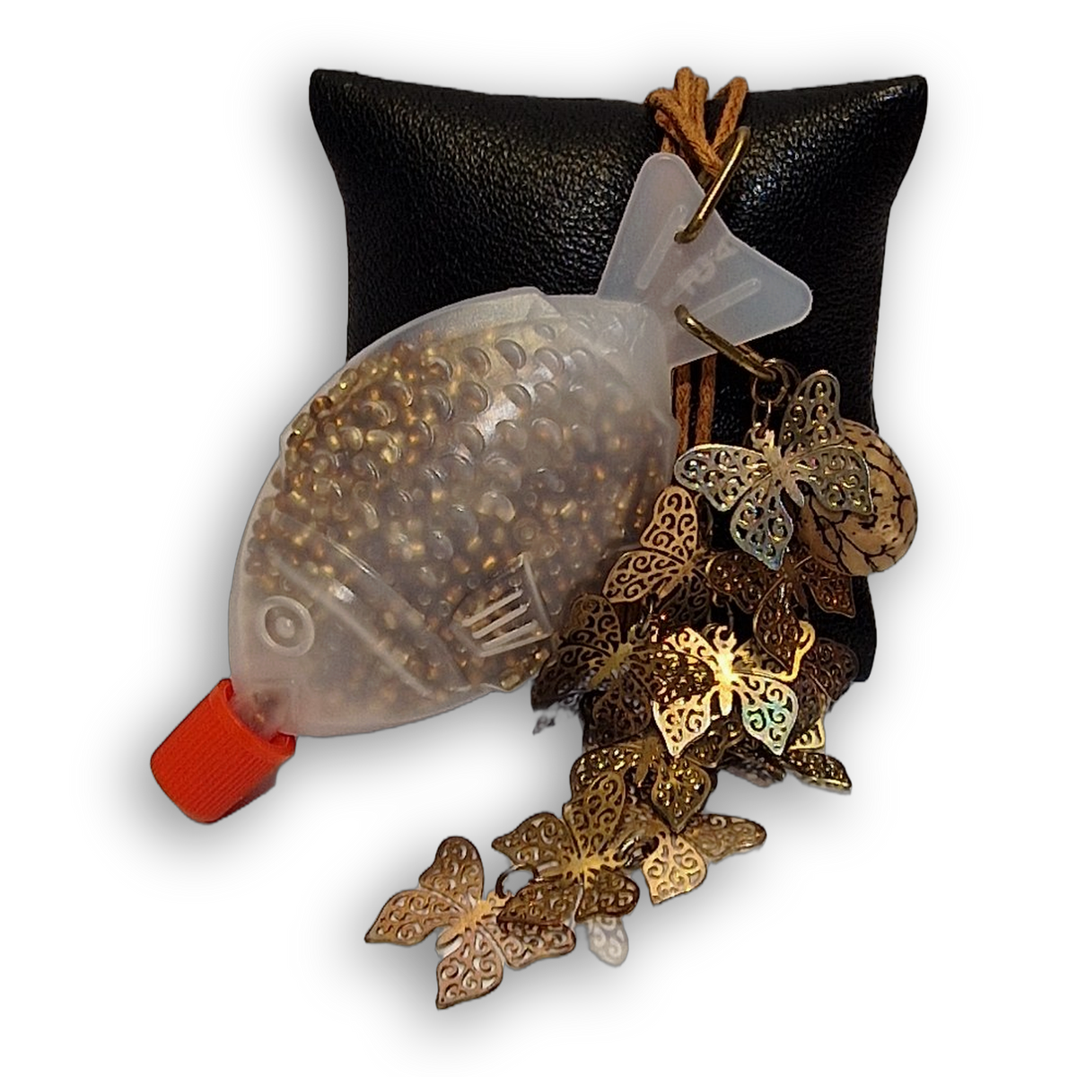 Fischkette papillon: Fisch-Flaeschchen mit goldfarbenen Perlen und filigranen Schmetterling-Charms.