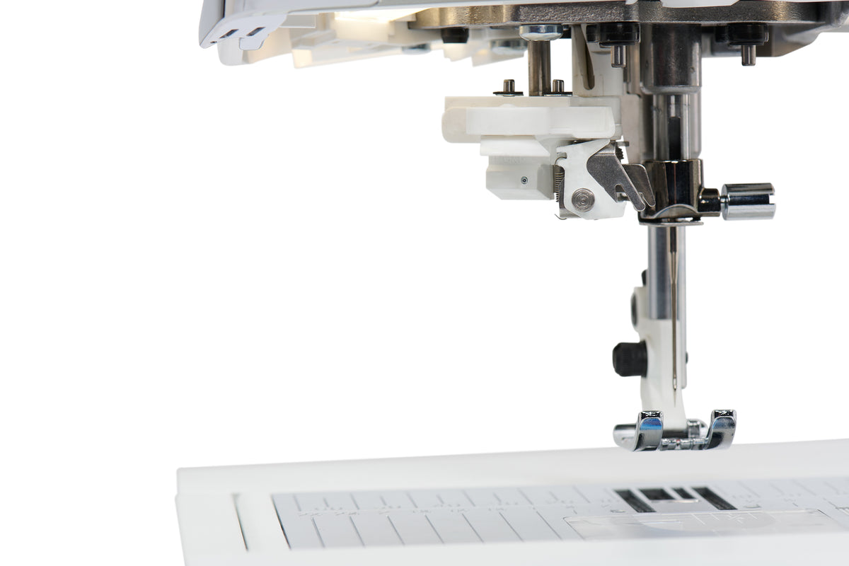 Husqvarna® VIKING® Designer Ruby 90™ mit Stickmodul inkl. 2 Designer Workshops